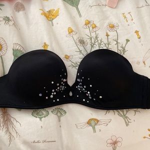 32b bombshell Victoria’s Secret bra